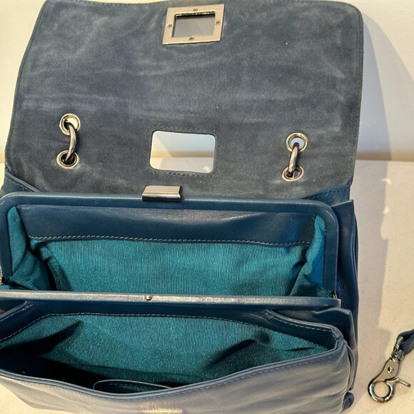 Elegant Blue Leather Handbag - Picture 7 of 8